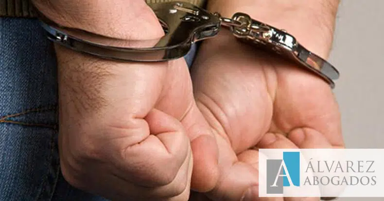 derechos detenidos delitos