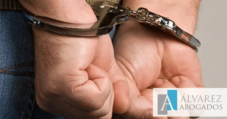 derechos detenidos delitos