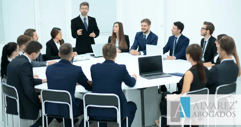 Delito difusión y revelación secretos empresa Tenerife