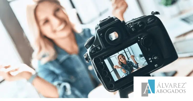 Publicidad contrato influencer