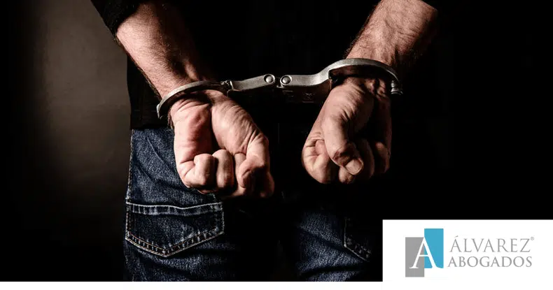 Diferencia entre antecedentes penales y policiales.