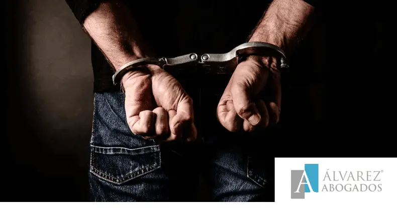 Diferencia entre antecedentes penales y policiales.
